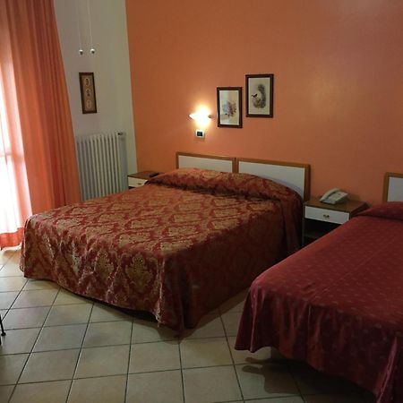 Hotel Magda Novafeltria Oda fotoğraf