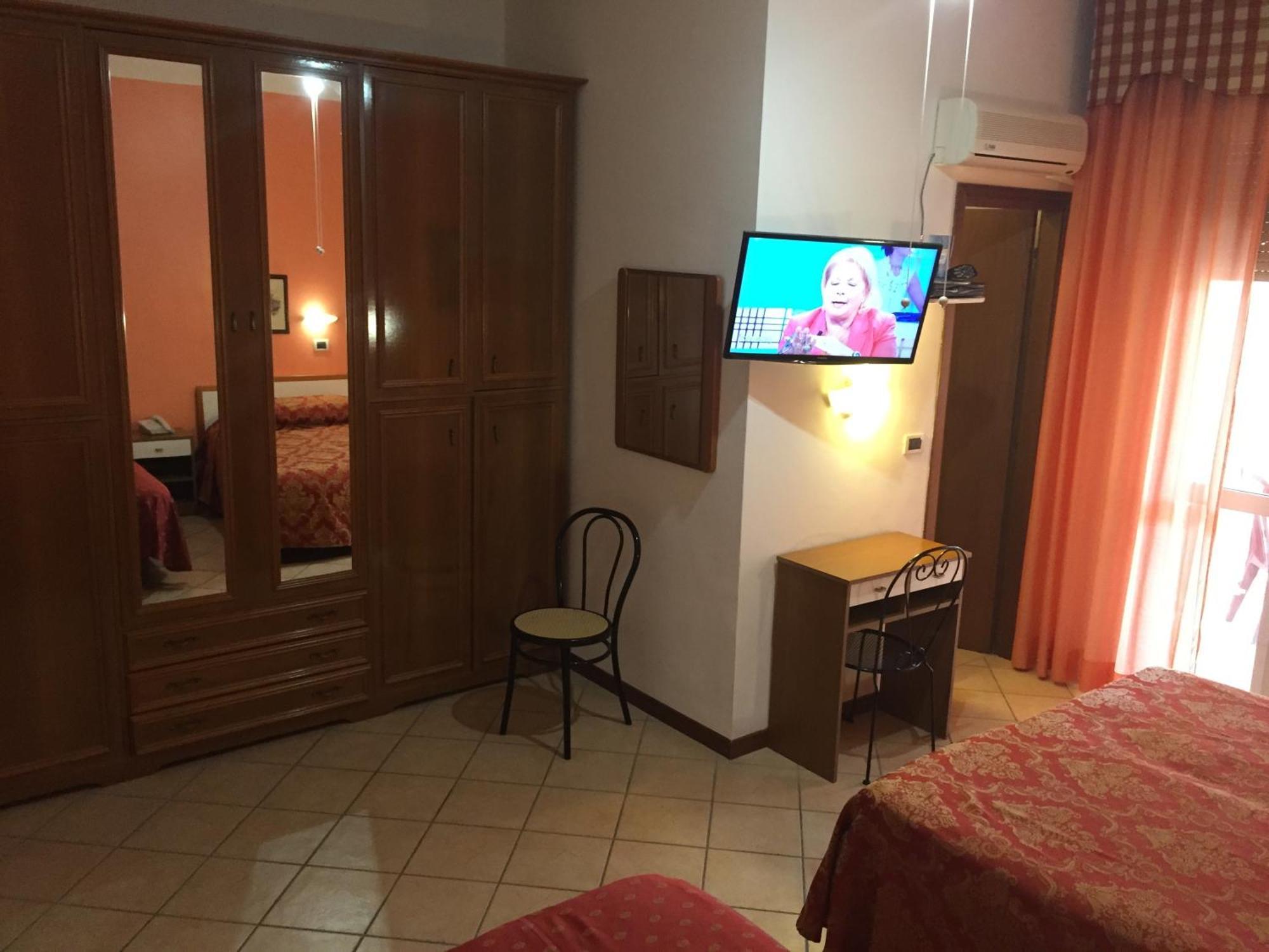Hotel Magda Novafeltria Oda fotoğraf
