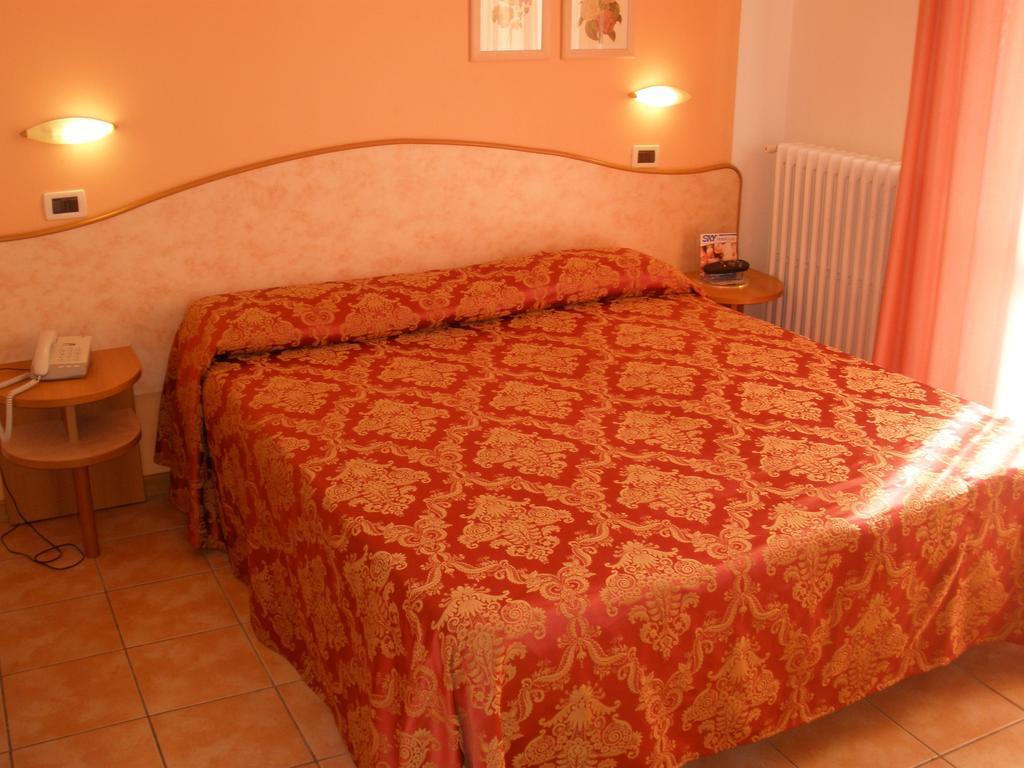 Hotel Magda Novafeltria Oda fotoğraf