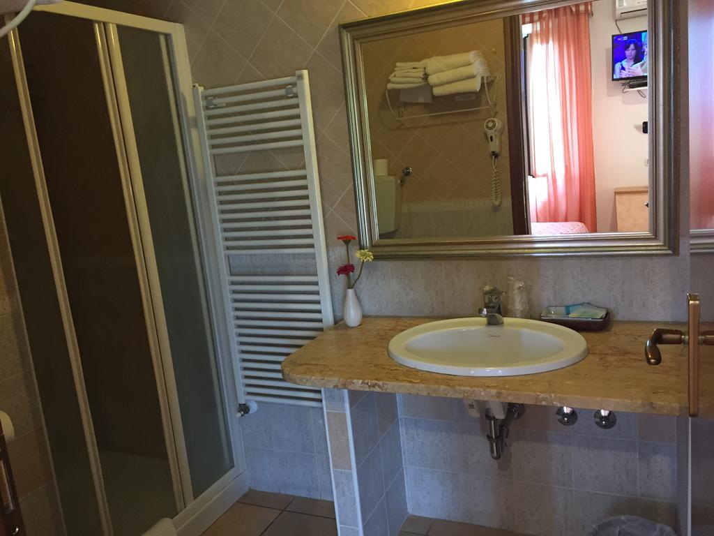 Hotel Magda Novafeltria Oda fotoğraf